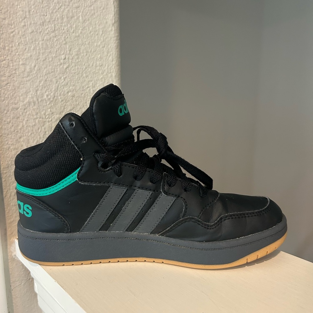 Adidas kids Hoops Mid 3.0 GZ9648 Black Green Gum Bottom Youth Size 4Y - Picture 3 of 9